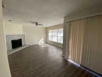 Building Photo - 201 Westbrooke Court #11 (Westbrooke Townhomes)