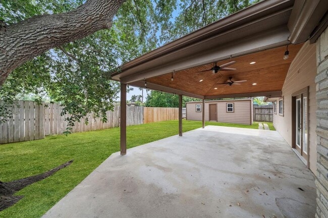 Building Photo - 13834 Fleur De Lis Blvd