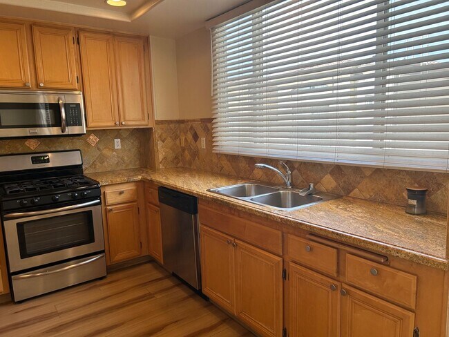 Building Photo - 5200 Premiere Hls Dr