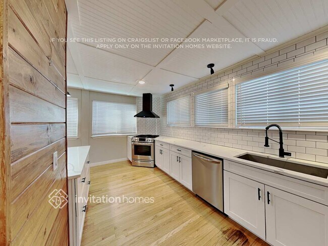 Building Photo - 11001 Needles Ct