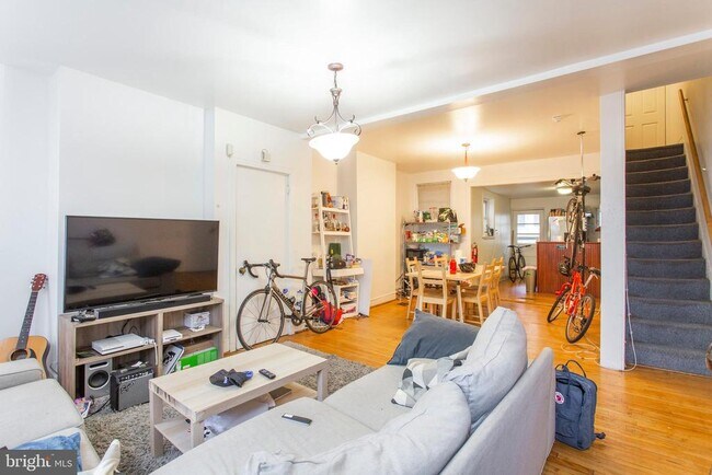 Building Photo - 3942 Delancey St