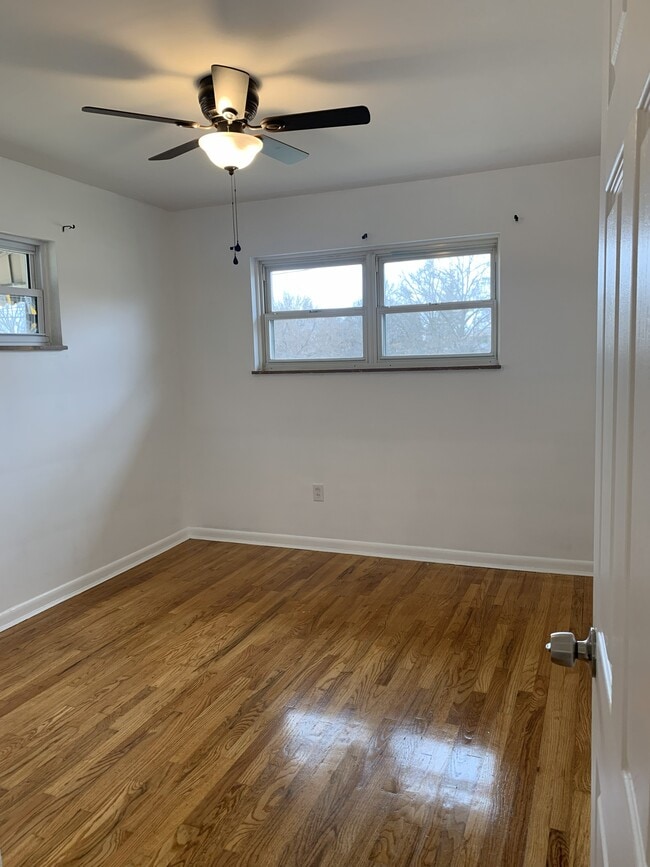 Building Photo - 5073 Grosse Pointe Ln