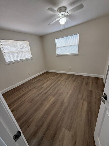 Building Photo - 150 Live Oak St