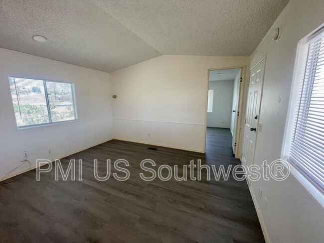 Building Photo - 1410 Mohave Cir