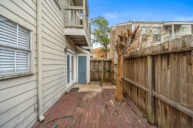 Relaxing Patio - 11710 Southlake Dr