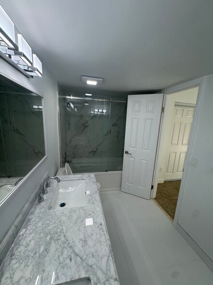 Master bathroom - 5604 Eagle Lake Dr