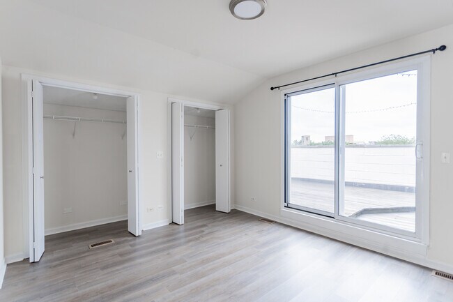 Building Photo - 1514 N Wood St