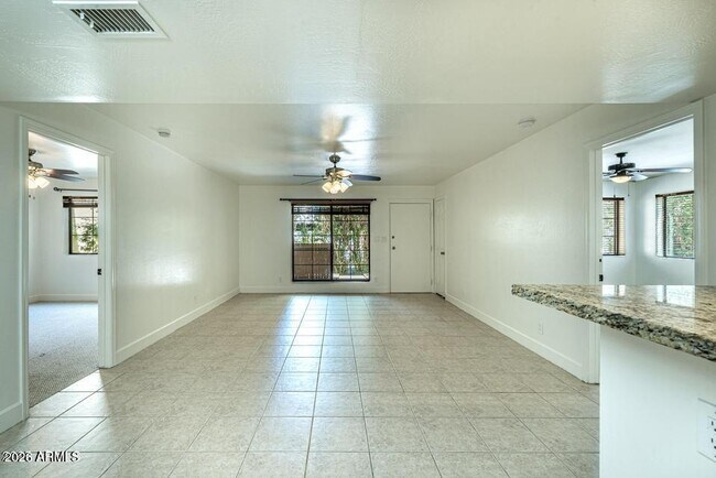 Building Photo - 5402 E Windsor Ave