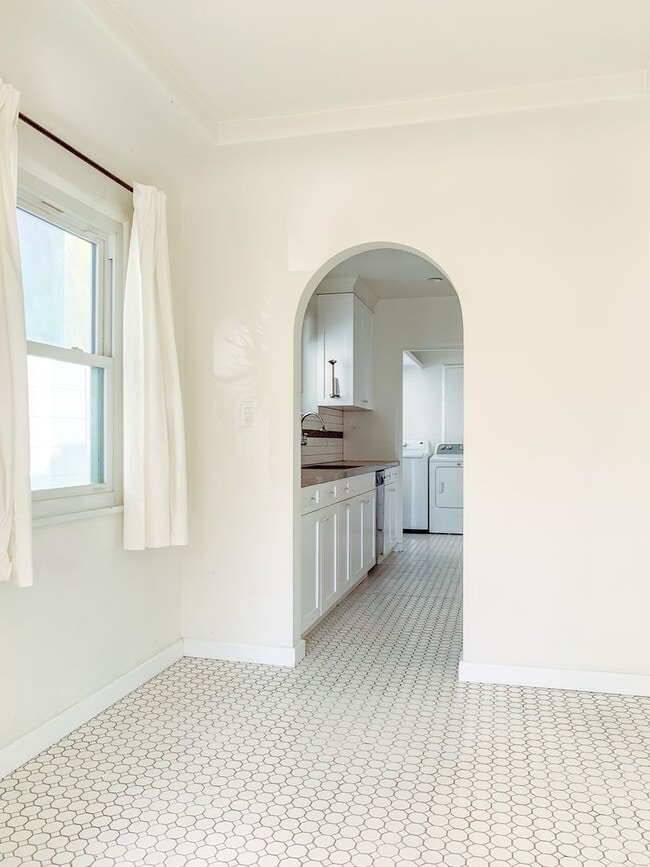 Building Photo - Gorgeous & Updated 3 bed Storybook Spanish House in Silverlake w/Views!