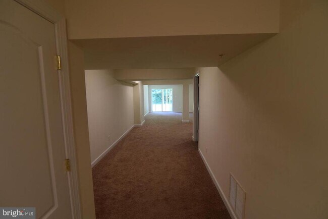 Building Photo - 139 Hokeland Dr