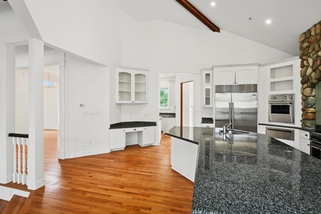 Building Photo - 169 Sausal Dr