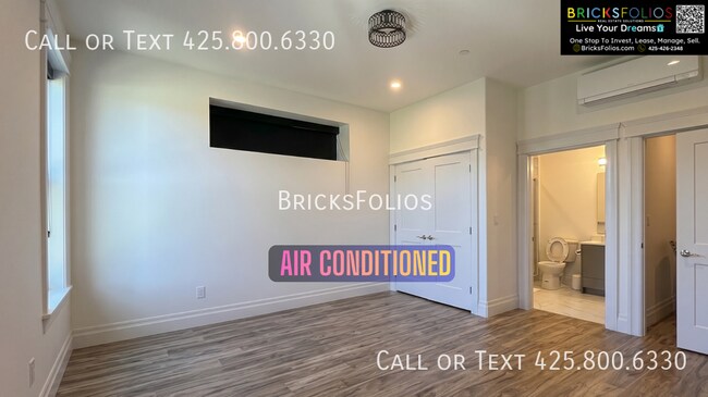 Building Photo - 8327 NE Juanita Dr
