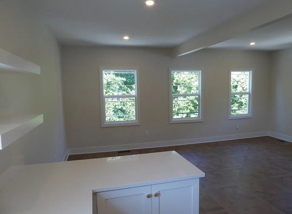 Building Photo - 2493 Thurman Ave