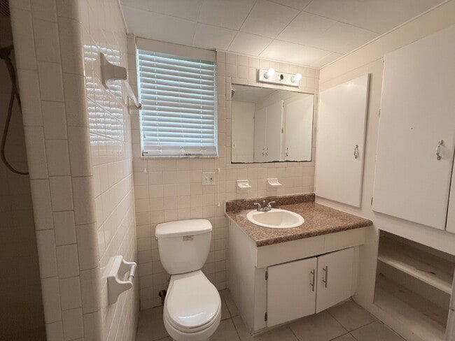 Building Photo - "Cozy 2-Bedroom Retreat in New Port Richey...