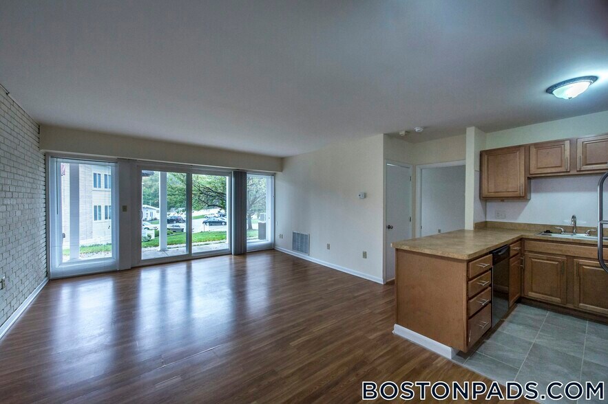 Building Photo - 18 Westgate Dr