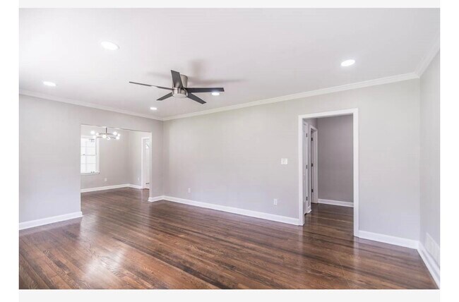 Building Photo - 2219 Rosewood Rd