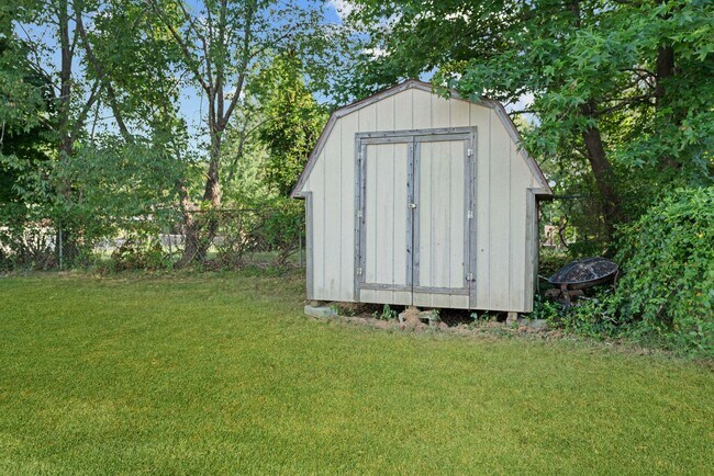 Building Photo - Renovated 3-Bed/2-Bath Home with Garage & ...