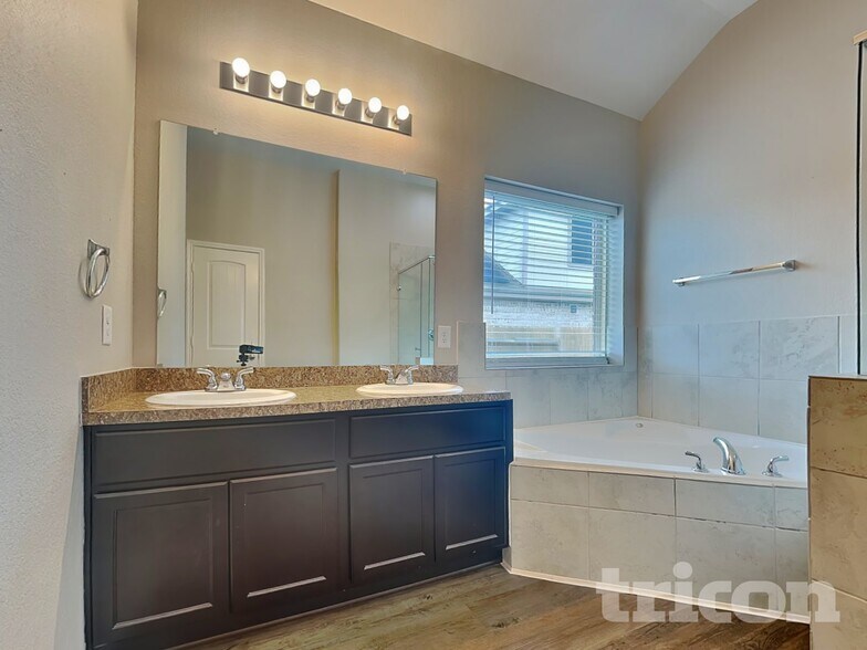 Building Photo - 15607 Jackie Robinson Rd