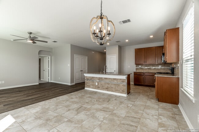 Building Photo - 682 Pond Springs