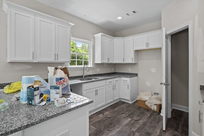 Building Photo - 295 Deer Rd