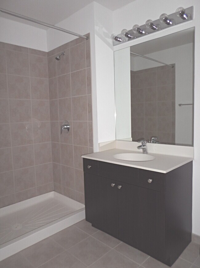 Building Photo - 235 W Van Buren St