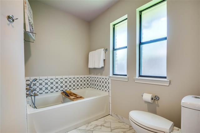 Building Photo - 3829 Townbluff Dr