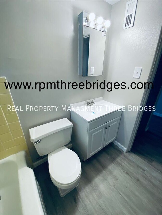 Building Photo - 28 Redwood Dr