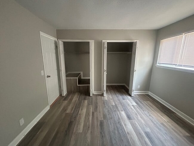 Building Photo - 240 Jamil Rd