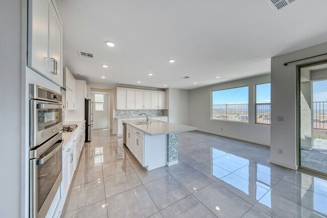 Building Photo - 1038 Delbrook Ave