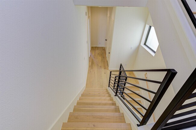 Building Photo - 1803 Dunlavy St