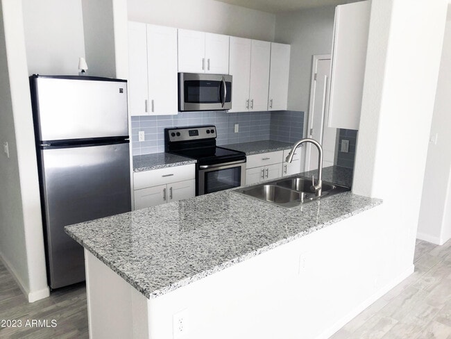 Building Photo - 5302 E Van Buren St