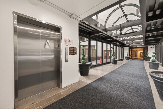 Building Photo - 3525 Sage Rd