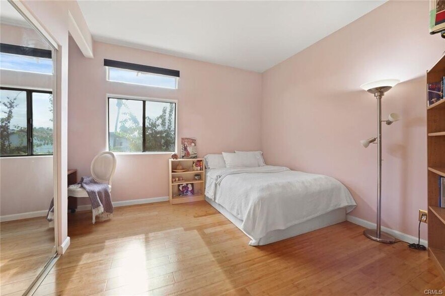Building Photo - 4470 Woodman Ave