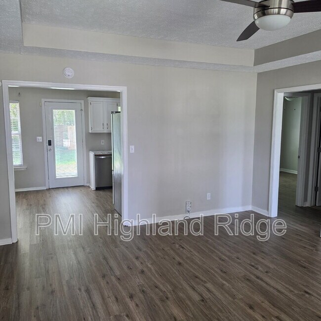 Building Photo - 2414 Lismore Dr