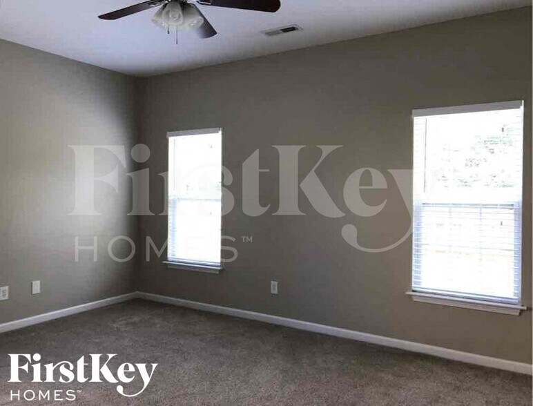 Building Photo - 3750 Wharton Dr