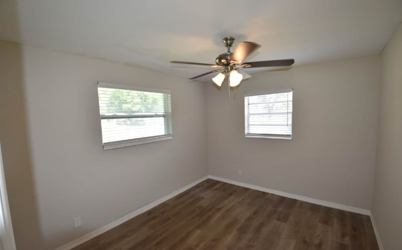 Building Photo - 410 NE 171st Terrace