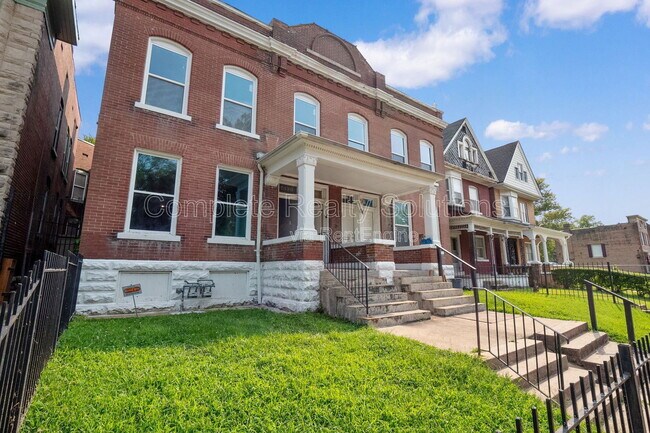 Building Photo - 5130 Kensington Ave