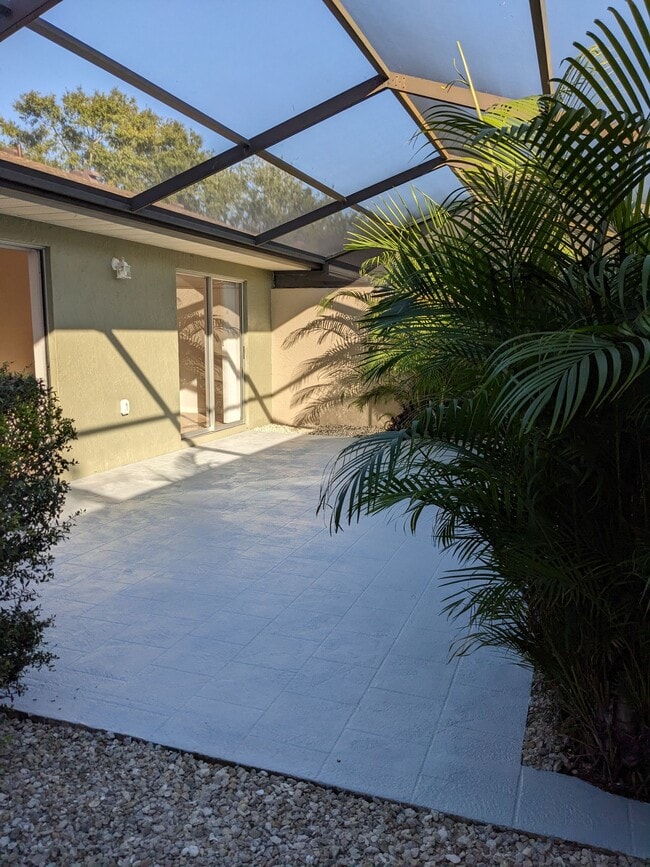 Building Photo - 4063 Center Pointe Pl