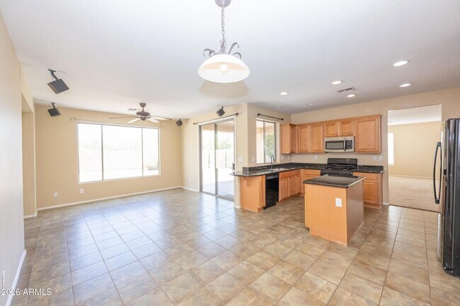 Building Photo - 2023 W Shackleton Dr