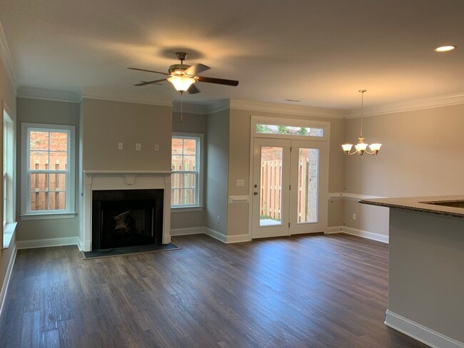 Building Photo - 820 Silver Leaf Dr