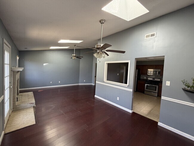 Building Photo - 2005 Handel Ct