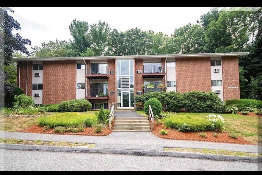 Building Photo - 10 Crescent Dr