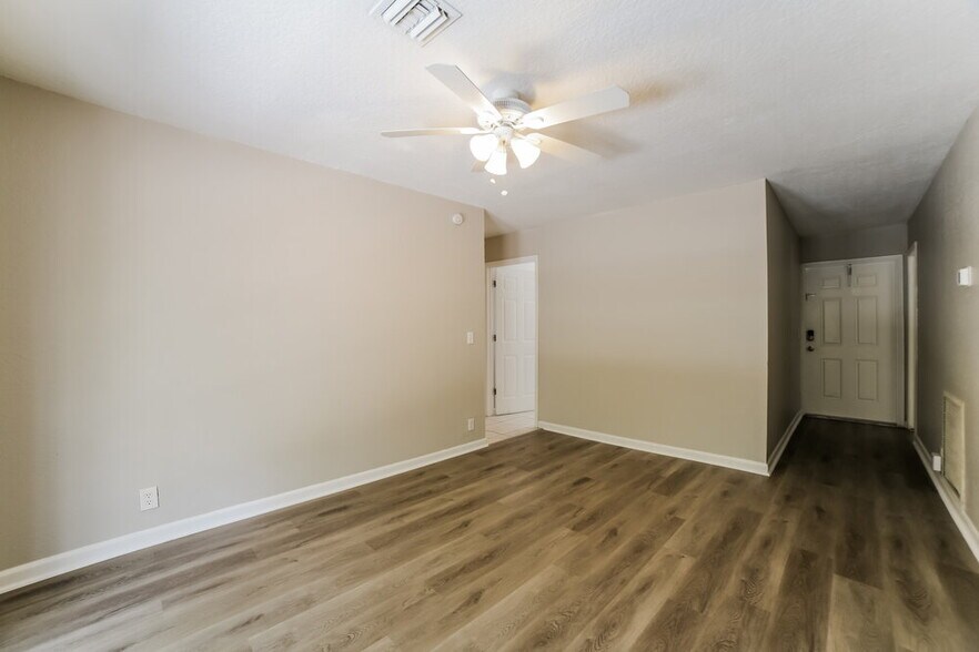 Building Photo - 521 SW 11th Dr