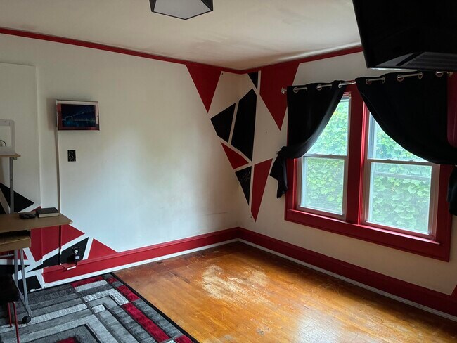 Building Photo - 1818 E Kenwood Blvd