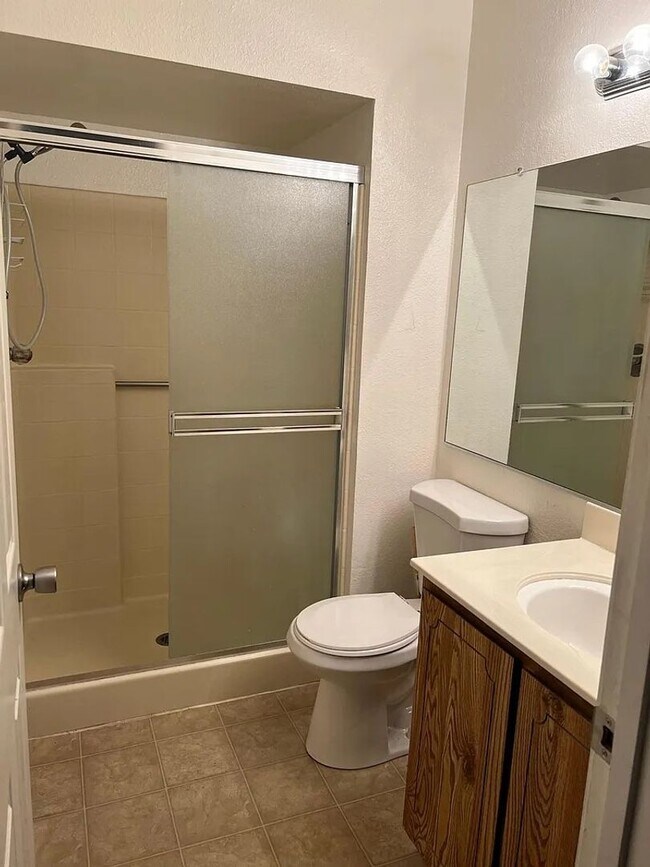 Building Photo - Charming 3 Bedroom, 2 Bath Halfplex in Southwest Woodland