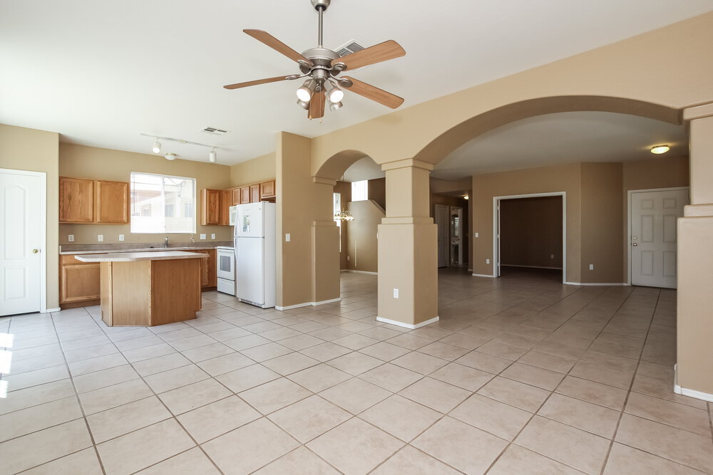 Building Photo - 13519 W San Juan Ct