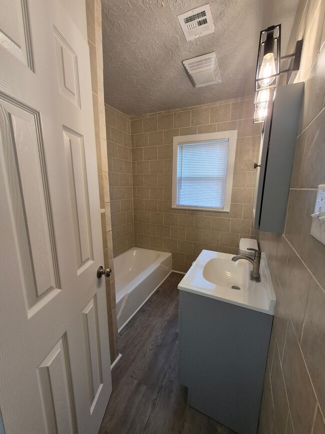 Building Photo - Newly updated Cottage style home in Lawton...