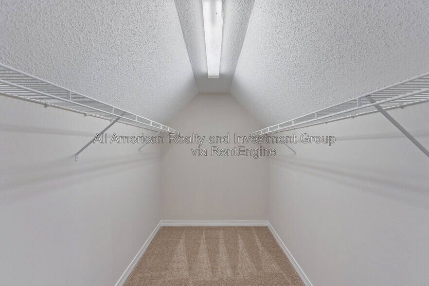 Building Photo - 608 Drakes Landing