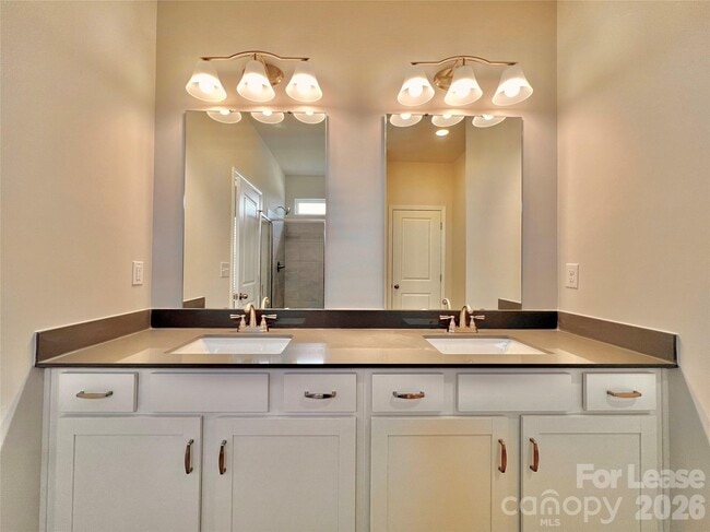 Building Photo - 1906 Gibb Xing