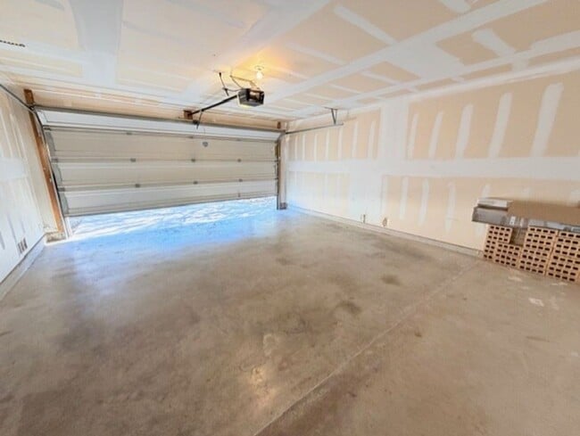 Building Photo - Nice 4 bedroom 2 story Home - Near Sea World / Potranco Rd